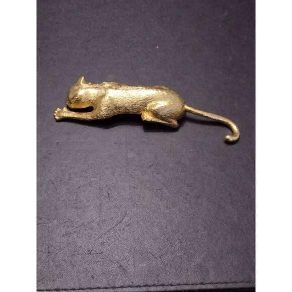 Gold plated crawling cat brooch - Picture 7 of 9